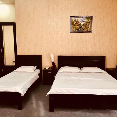 Hotel Nice Тбилиси Екстериор снимка