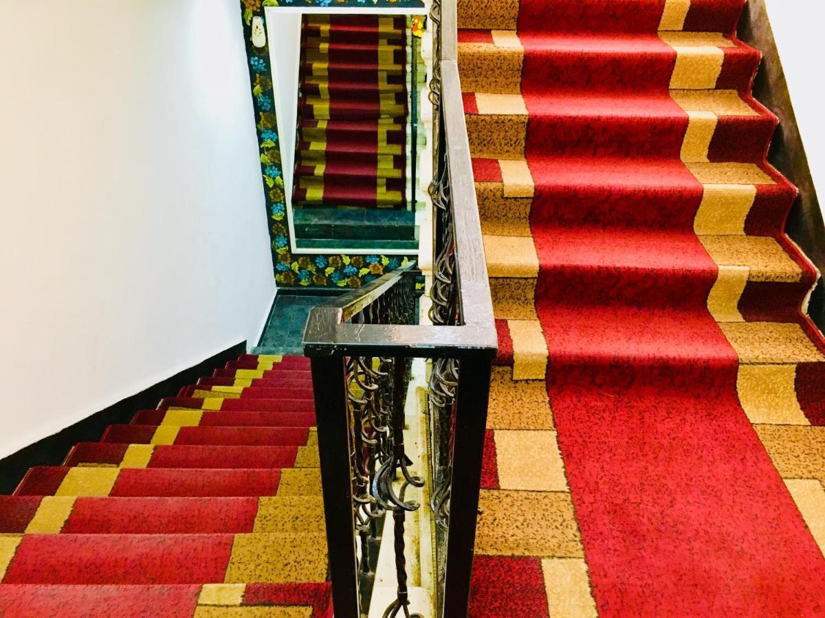 Hotel Nice Тбилиси Екстериор снимка