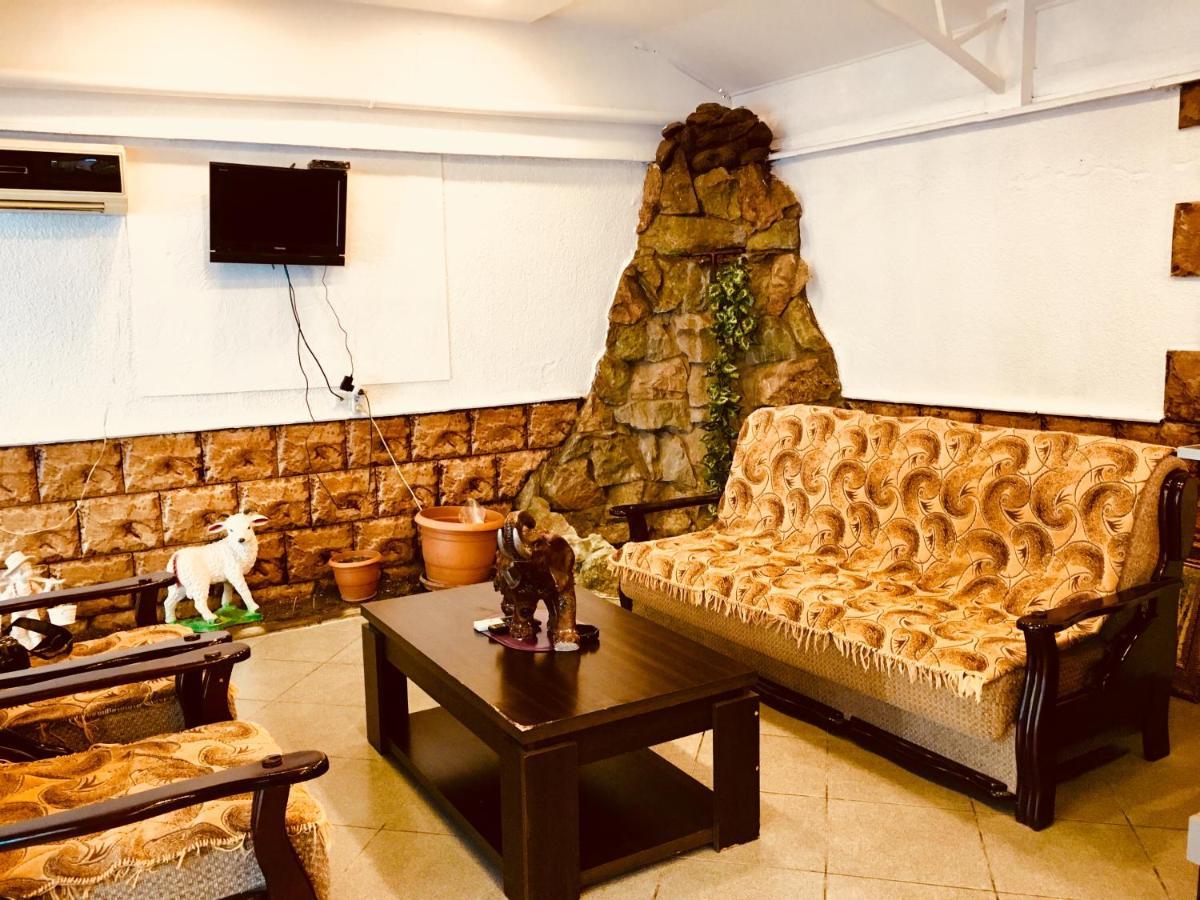 Hotel Nice Тбилиси Екстериор снимка