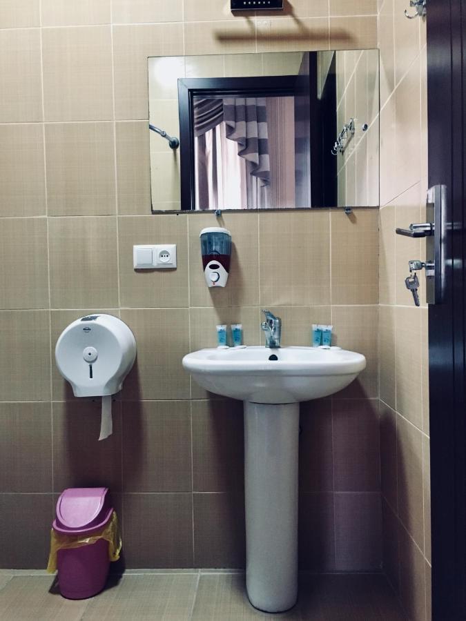 Hotel Nice Тбилиси Екстериор снимка