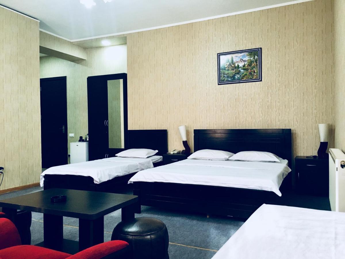 Hotel Nice Тбилиси Екстериор снимка